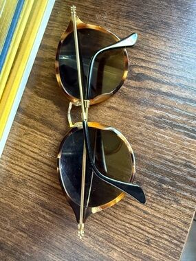 Tortoiseshell Round Rayban’s Sunglasses with Gold Accents
